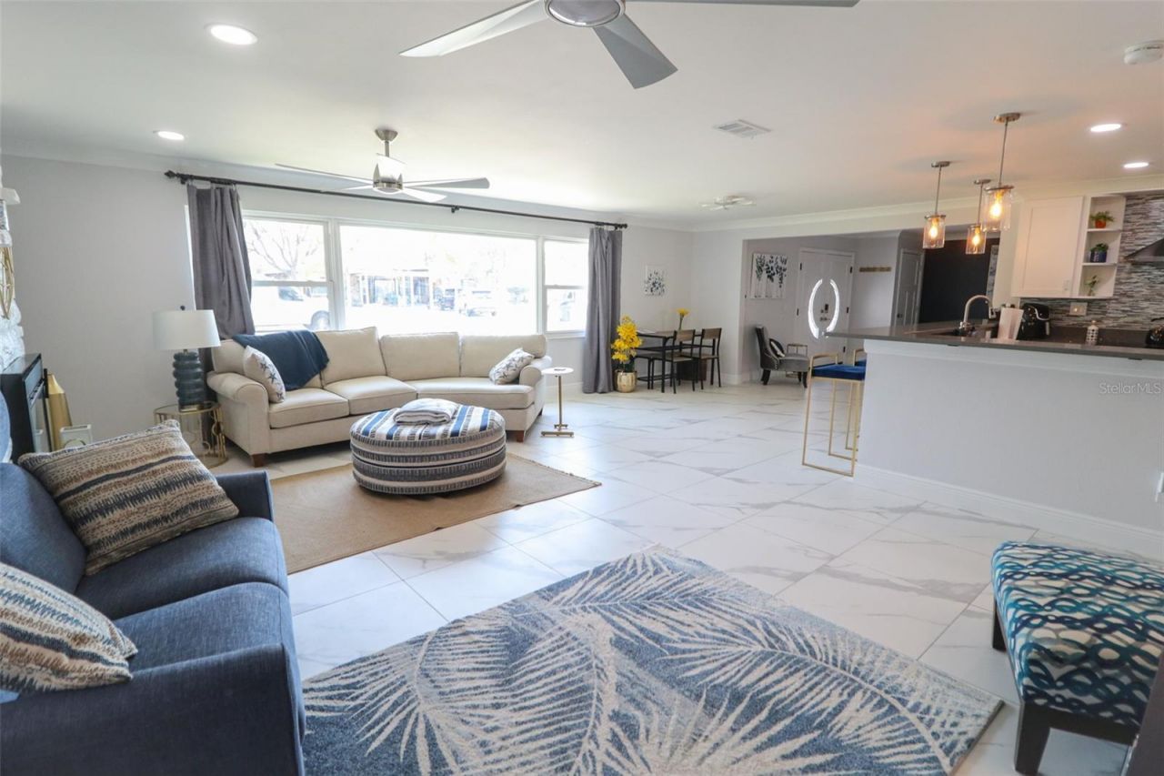 817 Blue Heron Boulevard, Ruskin, FL 33570 Photo