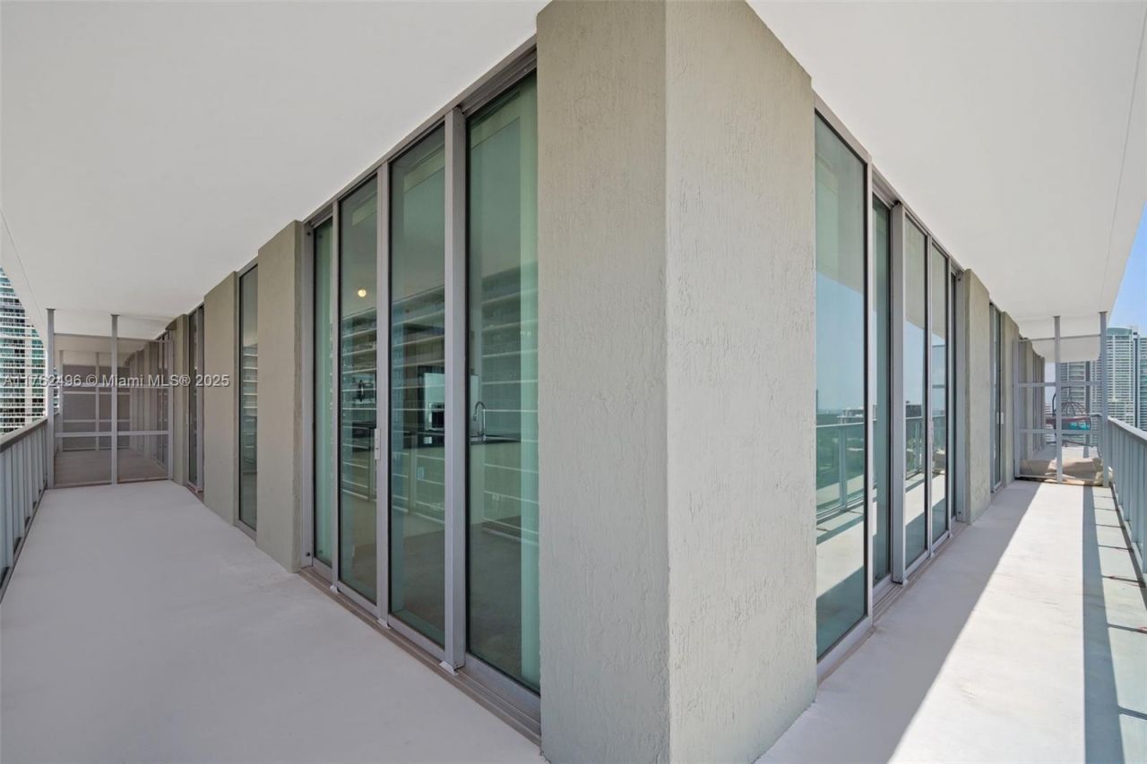 79 SW 12th St, Unit 2512-S, Miami, FL 33130 Photo