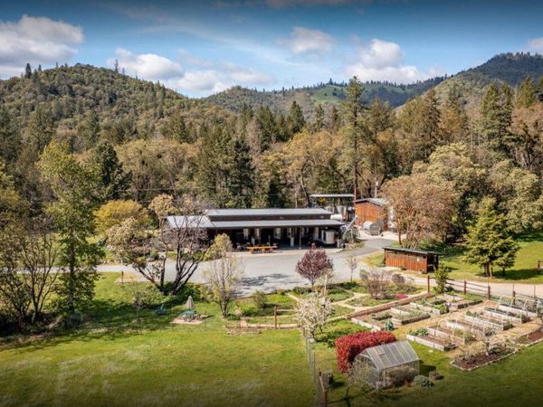 818 Slagle Creek Road, Grants Pass, OR 97527