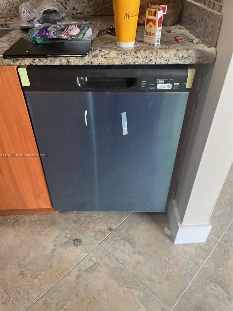 498 NW 165th St, Unit D-501, Miami, FL 33169 Photo