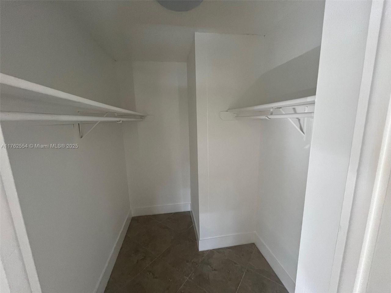 498 NW 165th St, Unit D-501, Miami, FL 33169 Photo