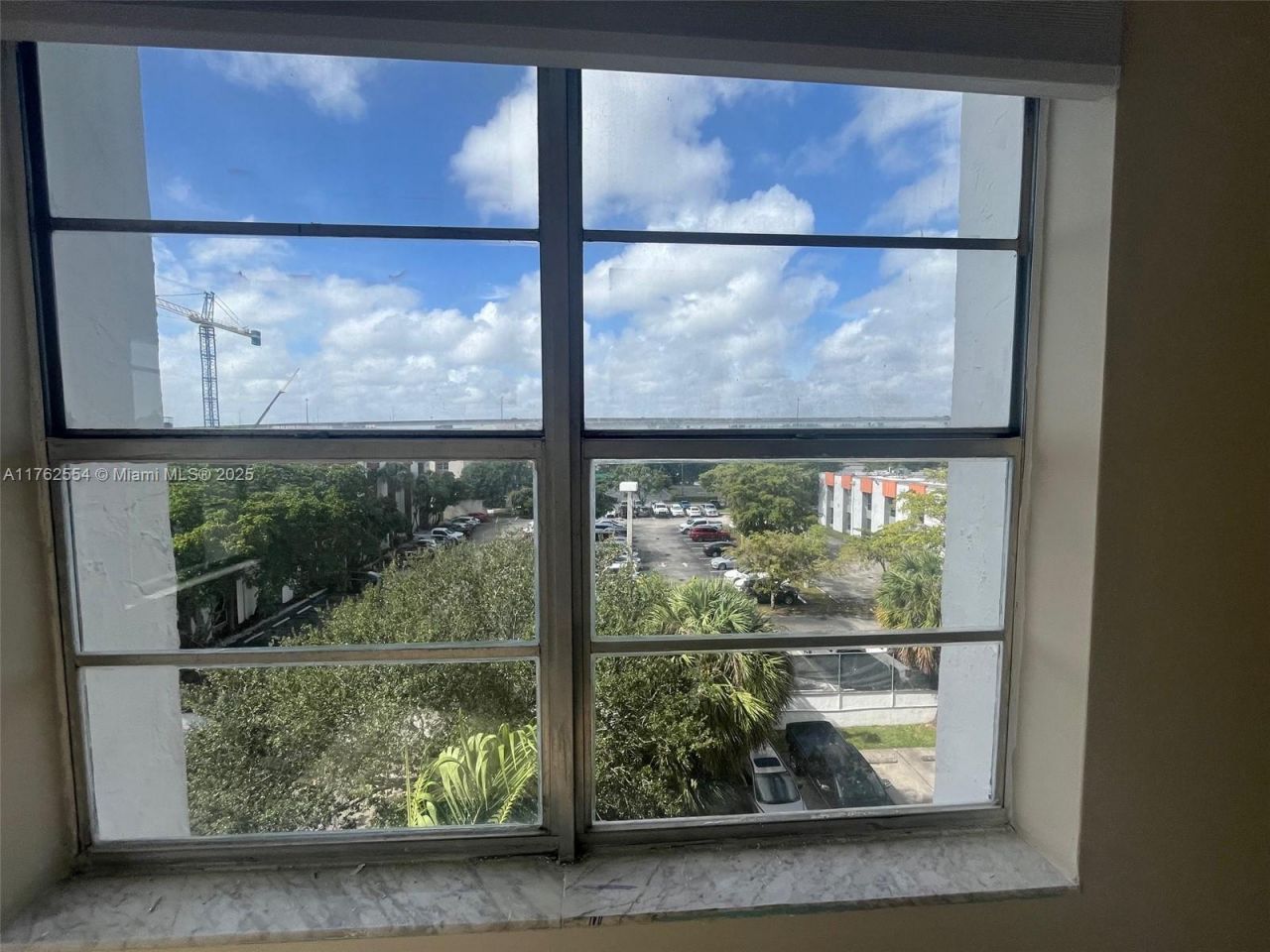 498 NW 165th St, Unit D-501, Miami, FL 33169 Photo