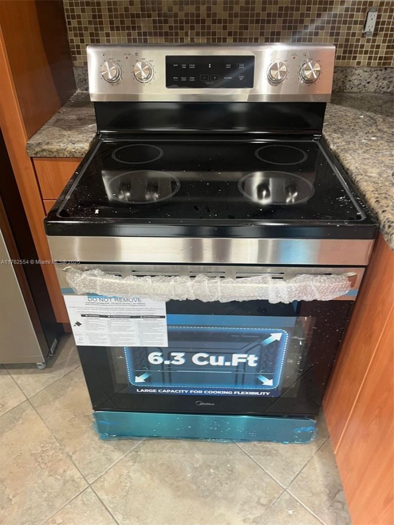 498 NW 165th St, Unit D-501, Miami, FL 33169 Photo