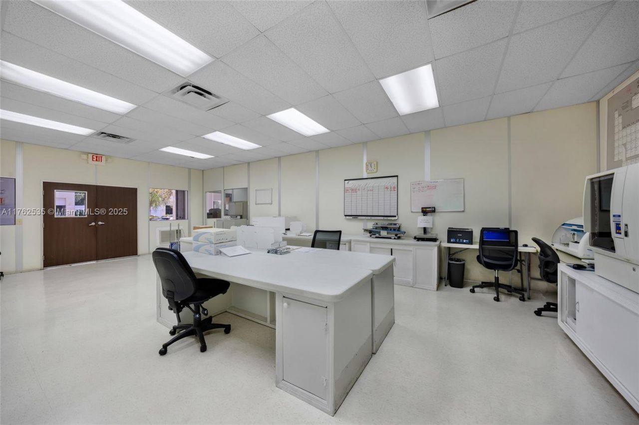 8127 NW 29th St, Unit 8127, Doral, FL 33122 Photo