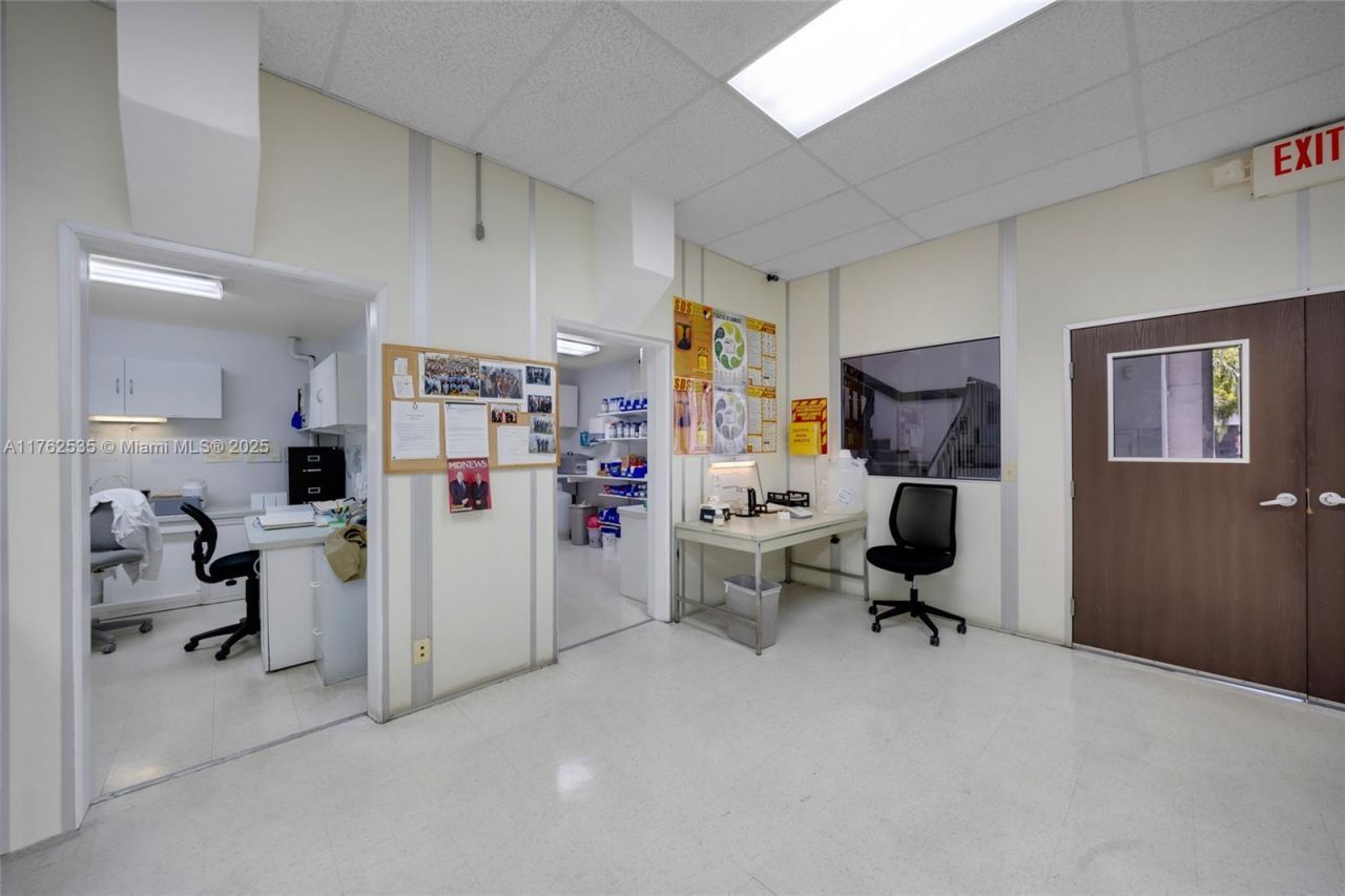 8127 NW 29th St, Unit 8127, Doral, FL 33122 Photo