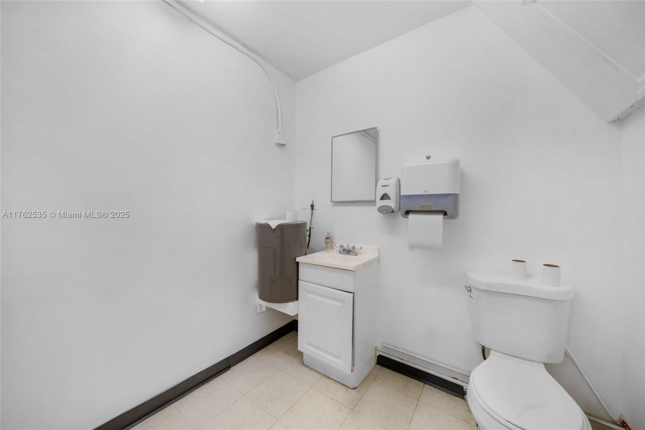 8127 NW 29th St, Unit 8127, Doral, FL 33122 Photo