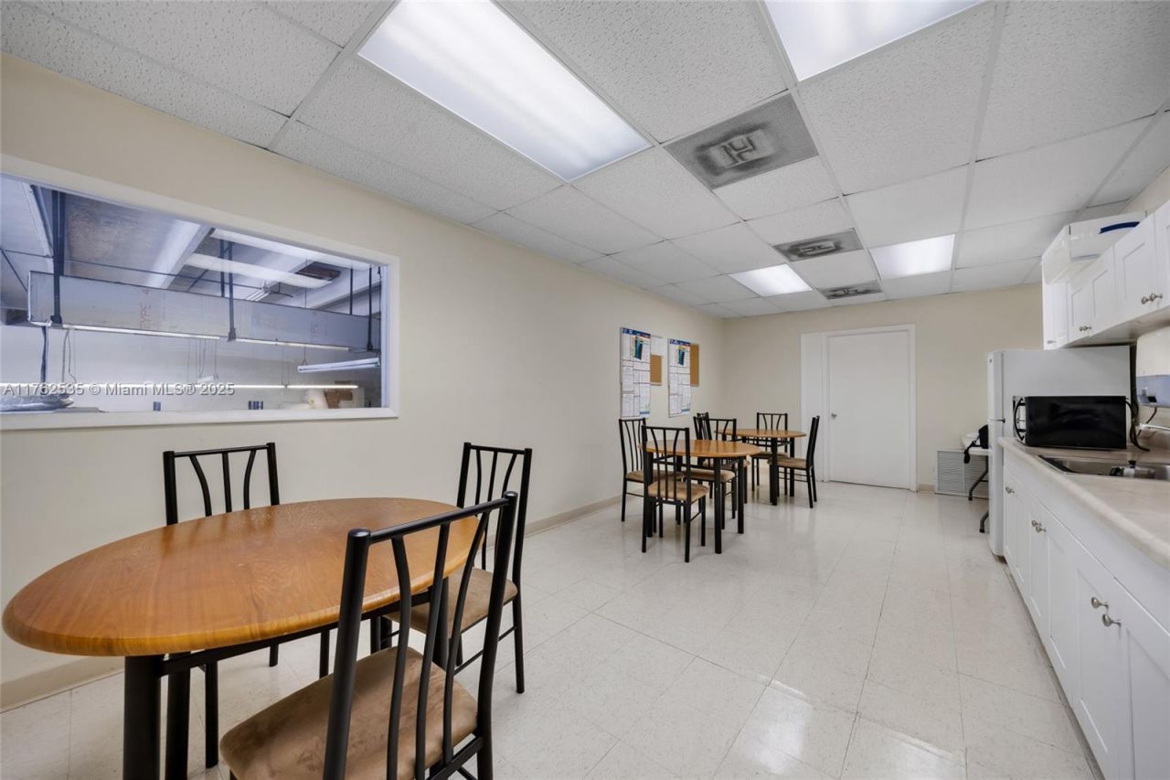 8127 NW 29th St, Unit 8127, Doral, FL 33122 Photo