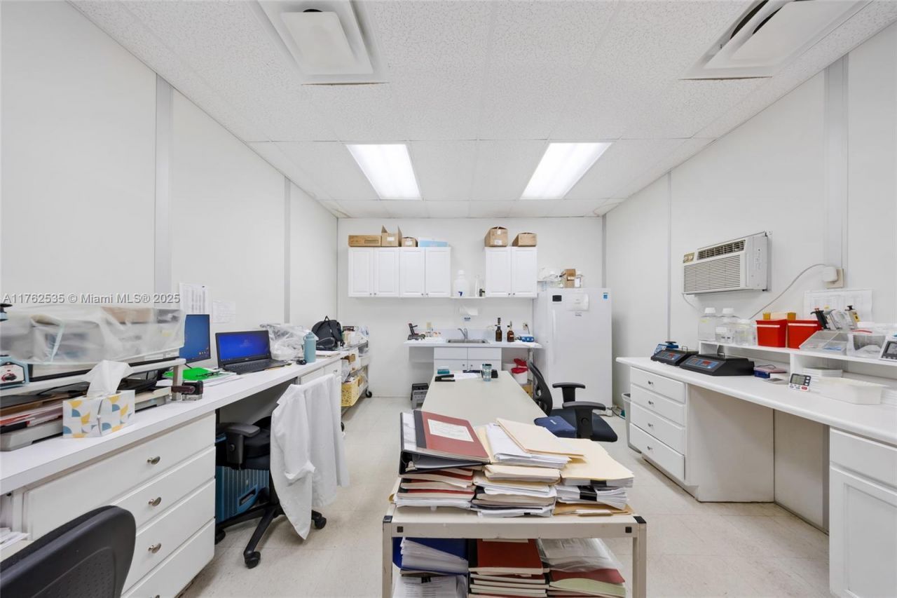 8127 NW 29th St, Unit 8127, Doral, FL 33122 Photo