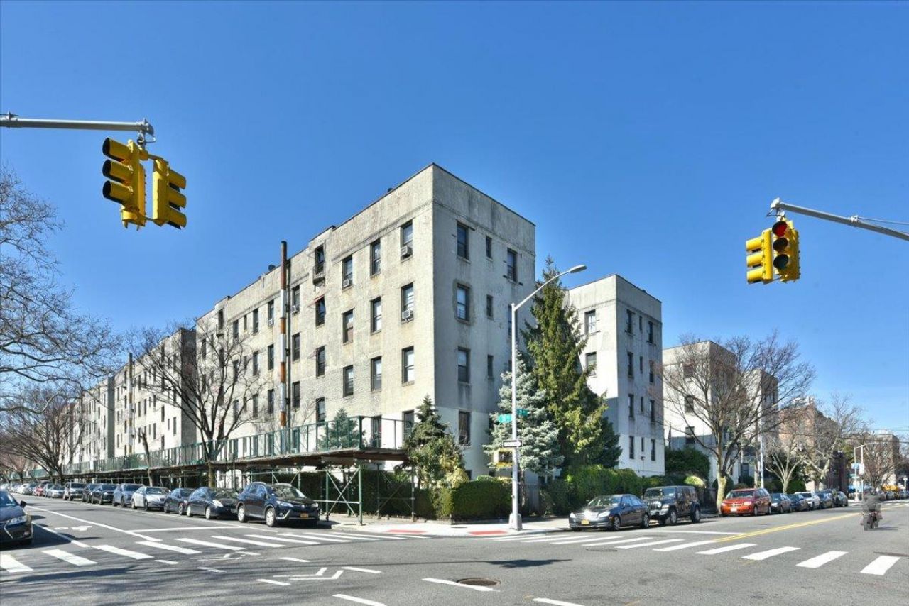 21-16 35 Street, Unit 1B, Astoria, NY 11105 Main Photo