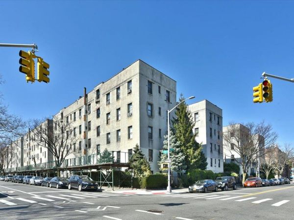 21-16 35 Street, Unit 1B, Astoria, NY 11105