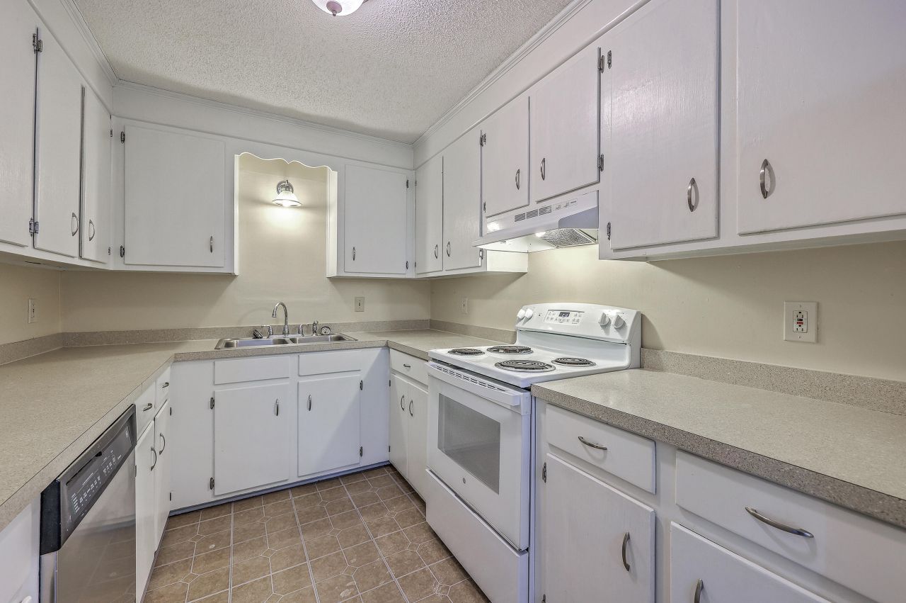 106 Mayrant Street Photo 37