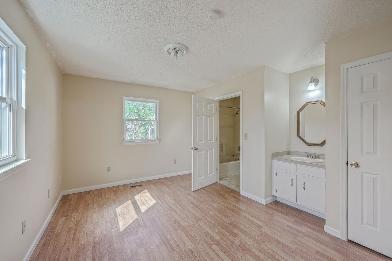 106 Mayrant Street Photo 4