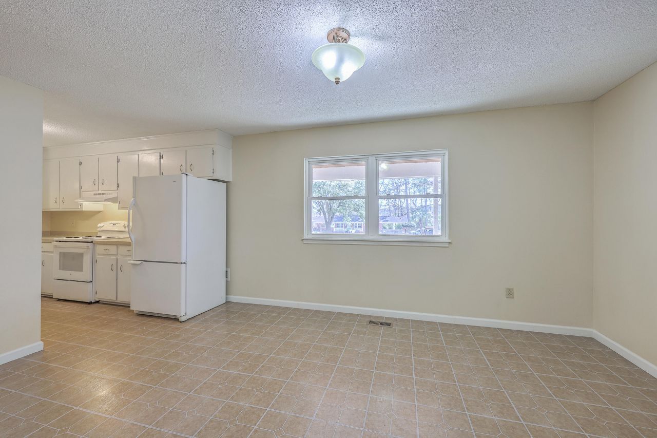 106 Mayrant Street Photo 8