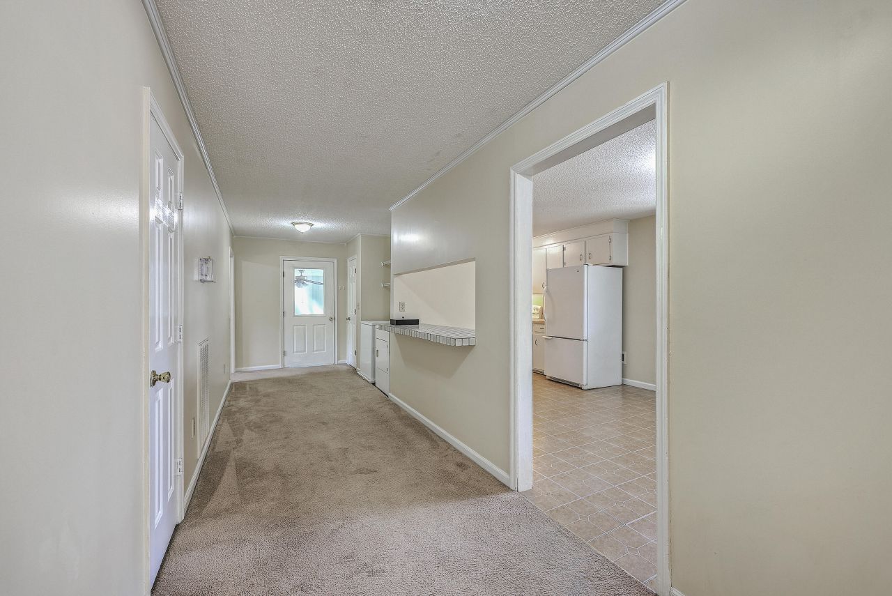 106 Mayrant Street Photo 9