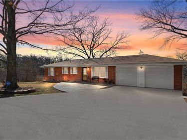 904 E Golf Hill Drive, Excelsior Springs, MO 64024