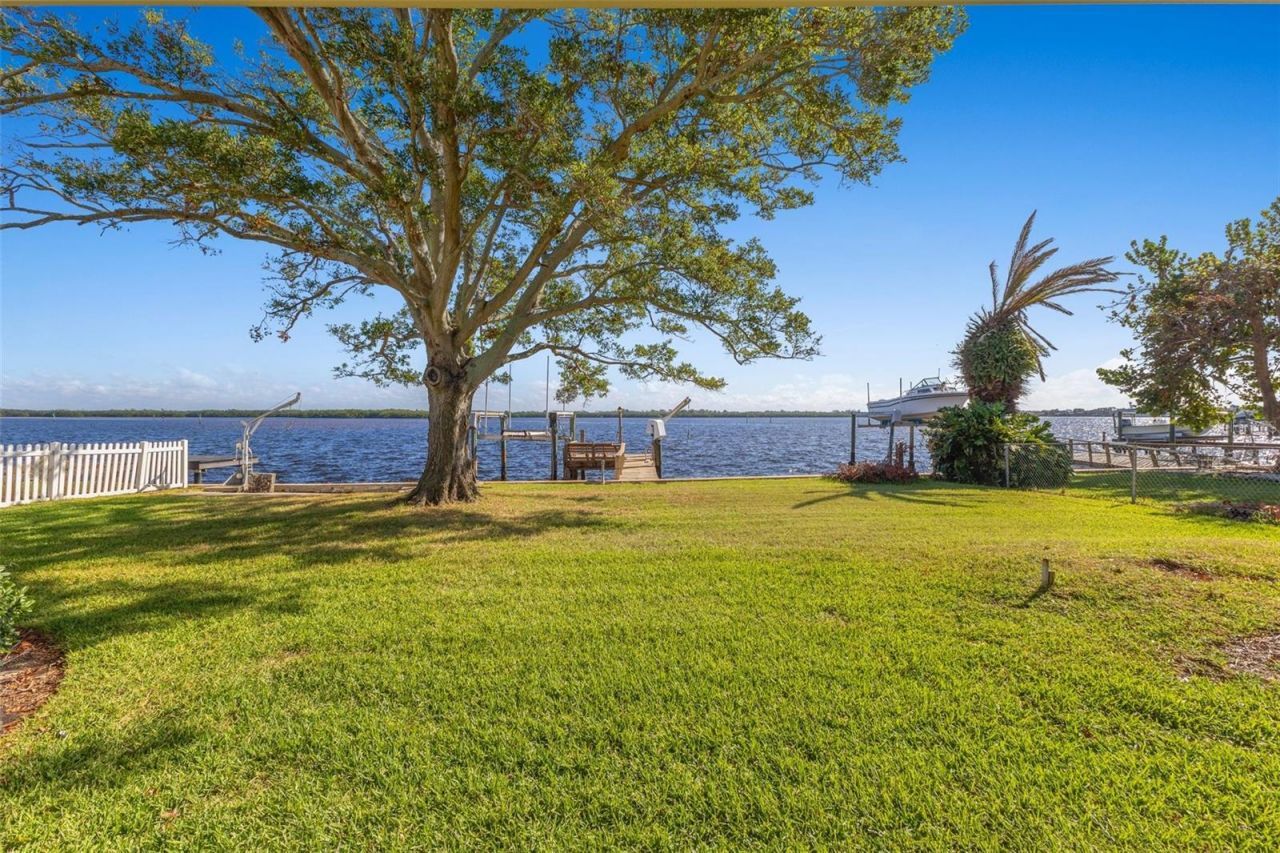 6151 Bayou Grande Boulevard Ne, Saint Petersburg, FL 33703 Photo