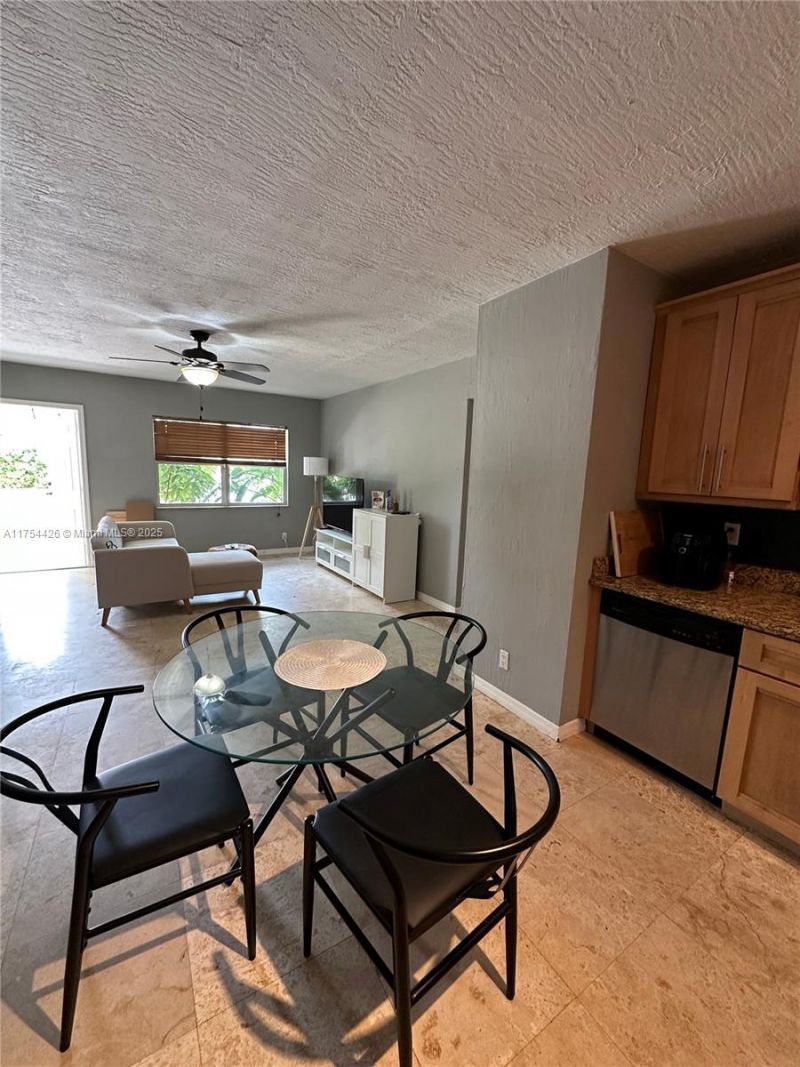 530 NE 15th Ct, Unit 1, Fort Lauderdale, FL 33304 Photo