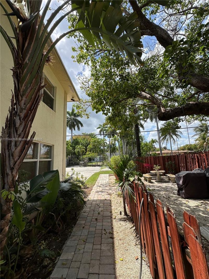 530 NE 15th Ct, Unit 1, Fort Lauderdale, FL 33304 Photo