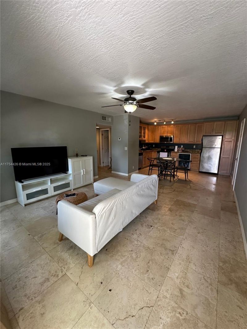 530 NE 15th Ct, Unit 1, Fort Lauderdale, FL 33304 Photo