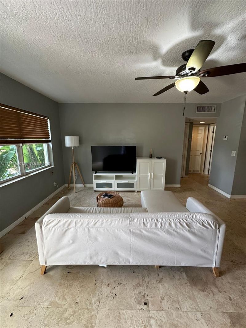 530 NE 15th Ct, Unit 1, Fort Lauderdale, FL 33304 Photo