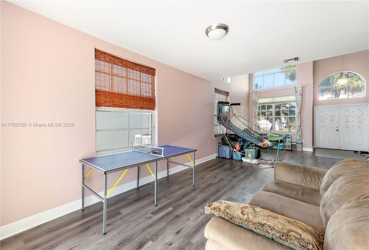 1560 NW 159th Ave, Pembroke Pines, FL 33028 Photo