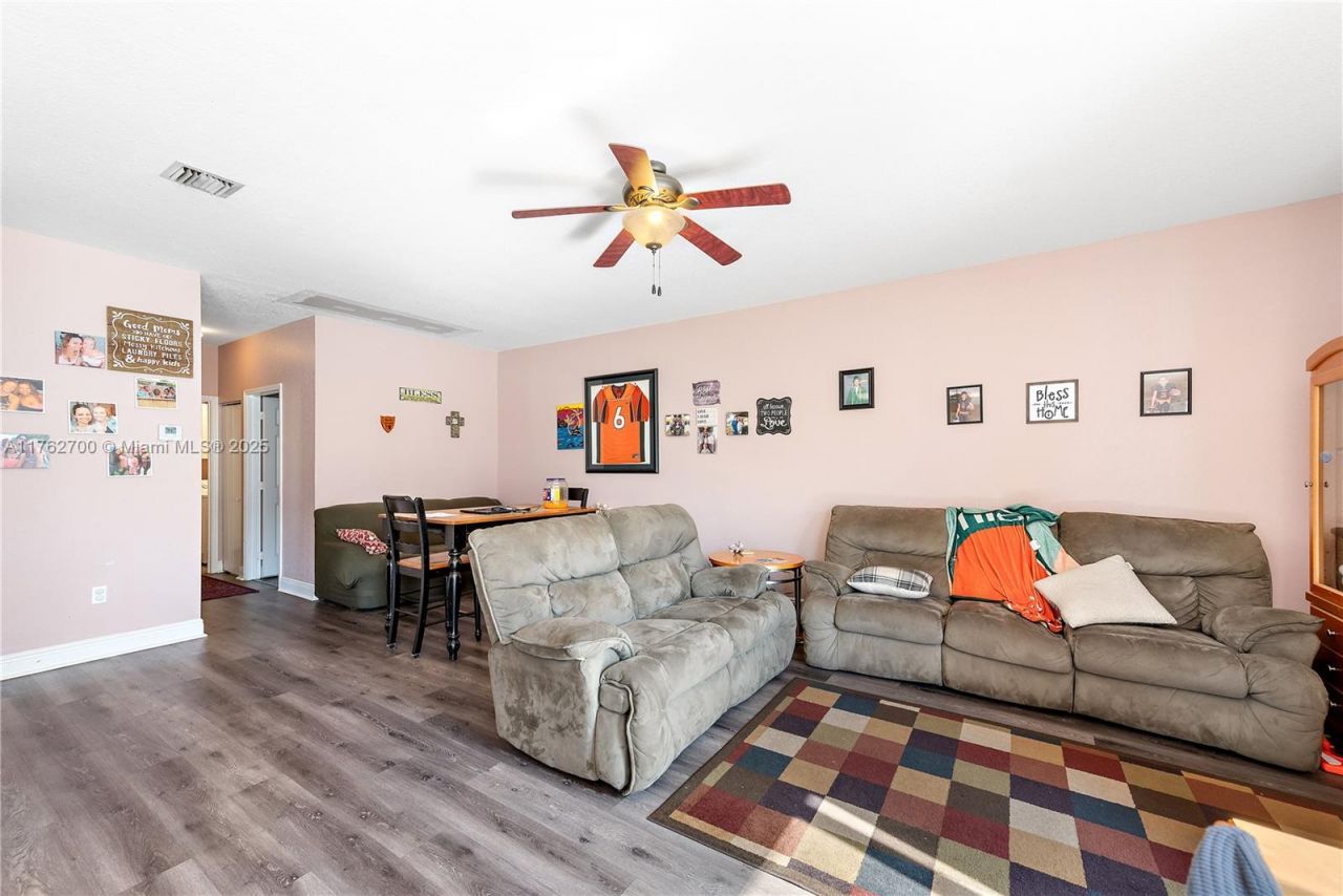 1560 NW 159th Ave, Pembroke Pines, FL 33028 Photo