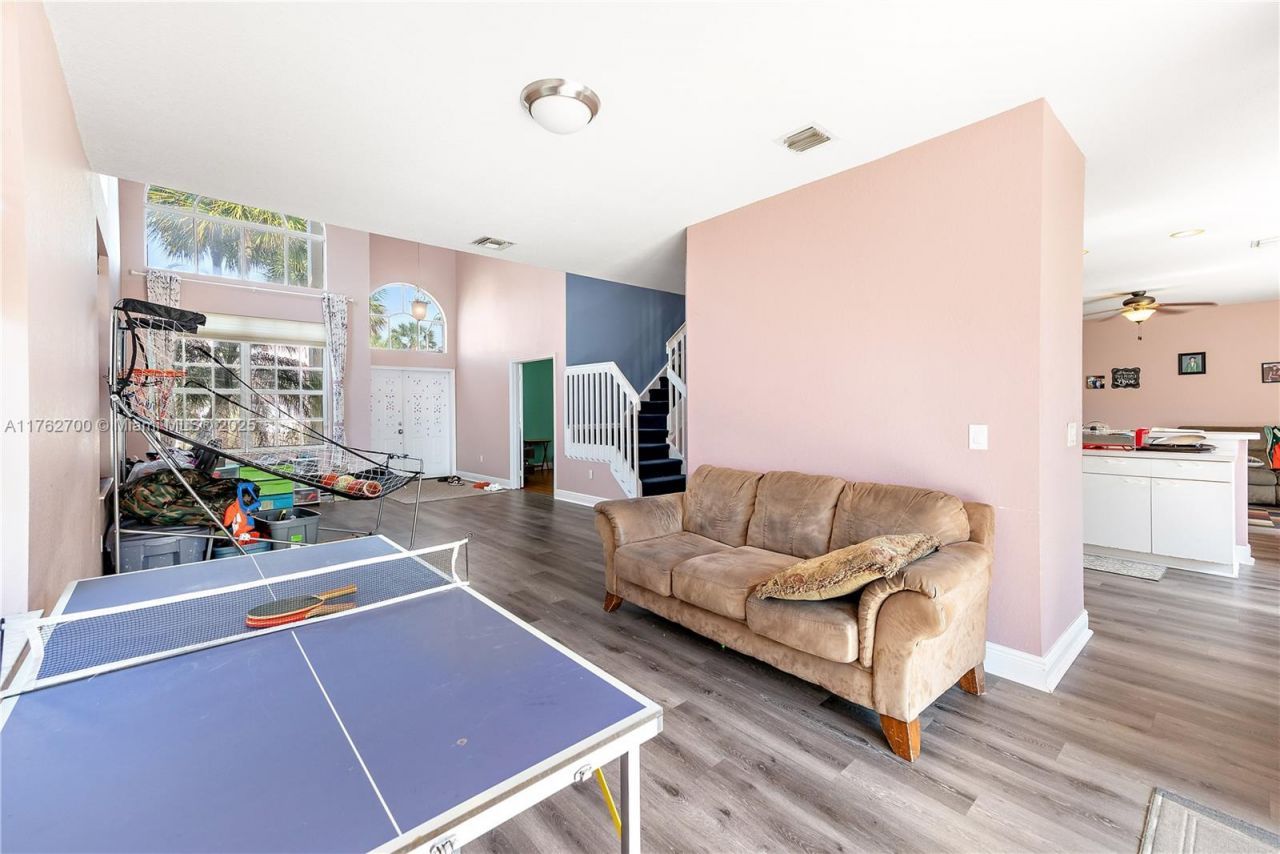 1560 NW 159th Ave, Pembroke Pines, FL 33028 Photo