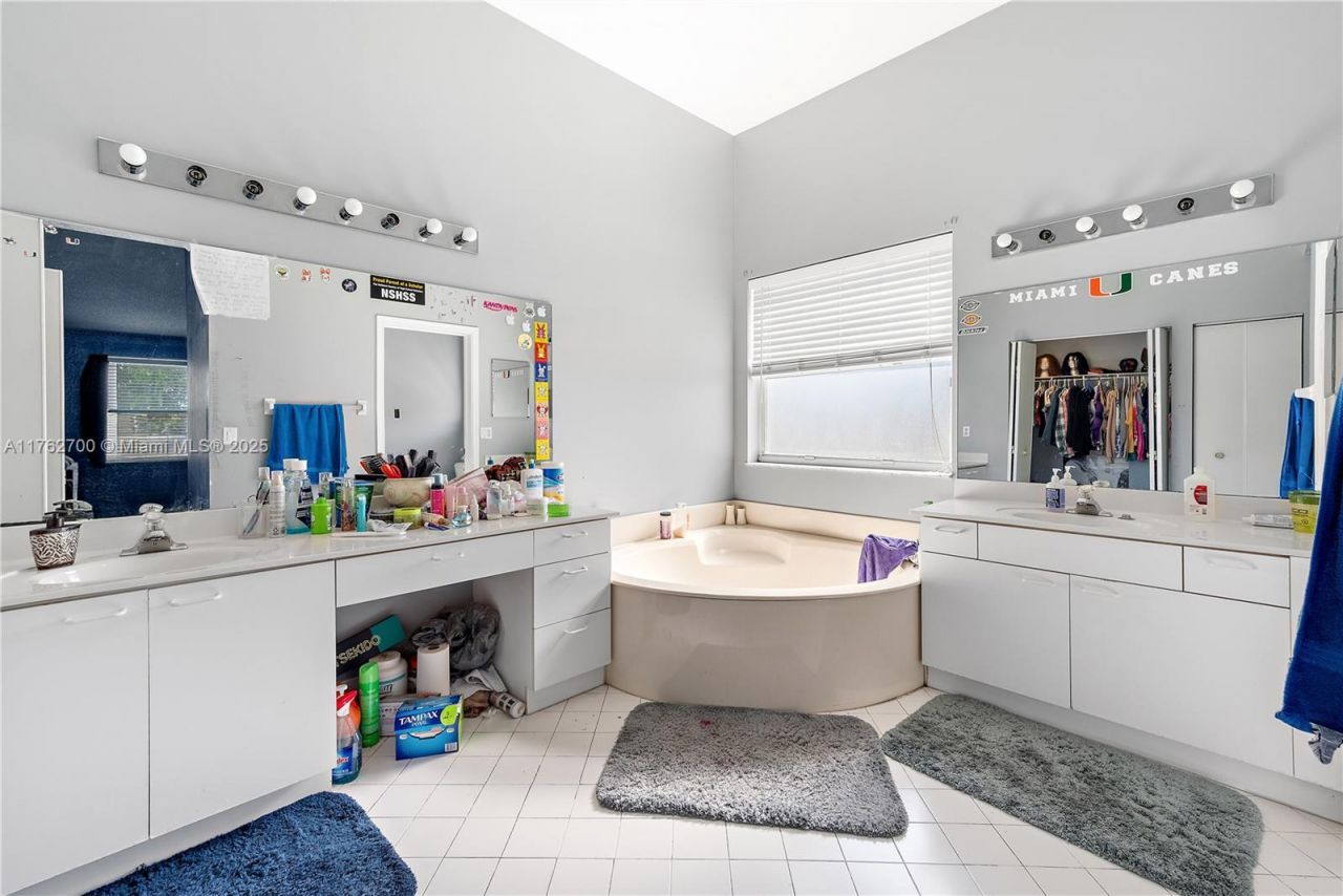 1560 NW 159th Ave, Pembroke Pines, FL 33028 Photo