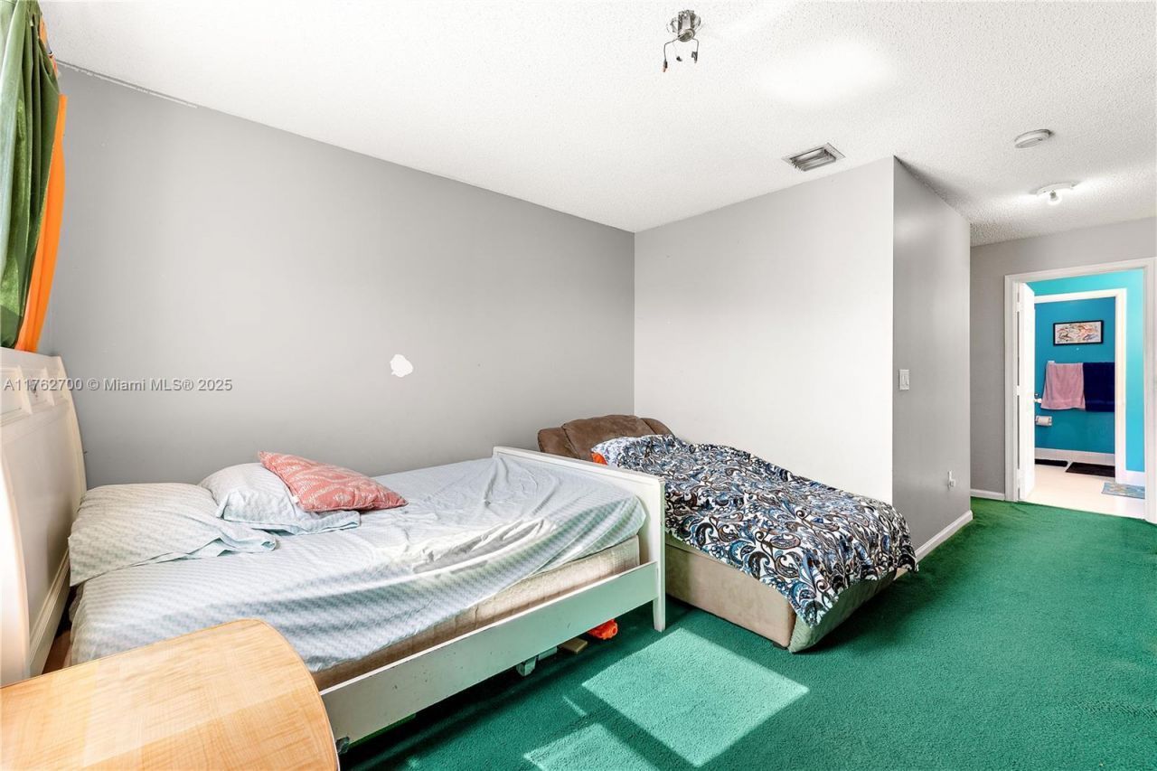 1560 NW 159th Ave, Pembroke Pines, FL 33028 Photo