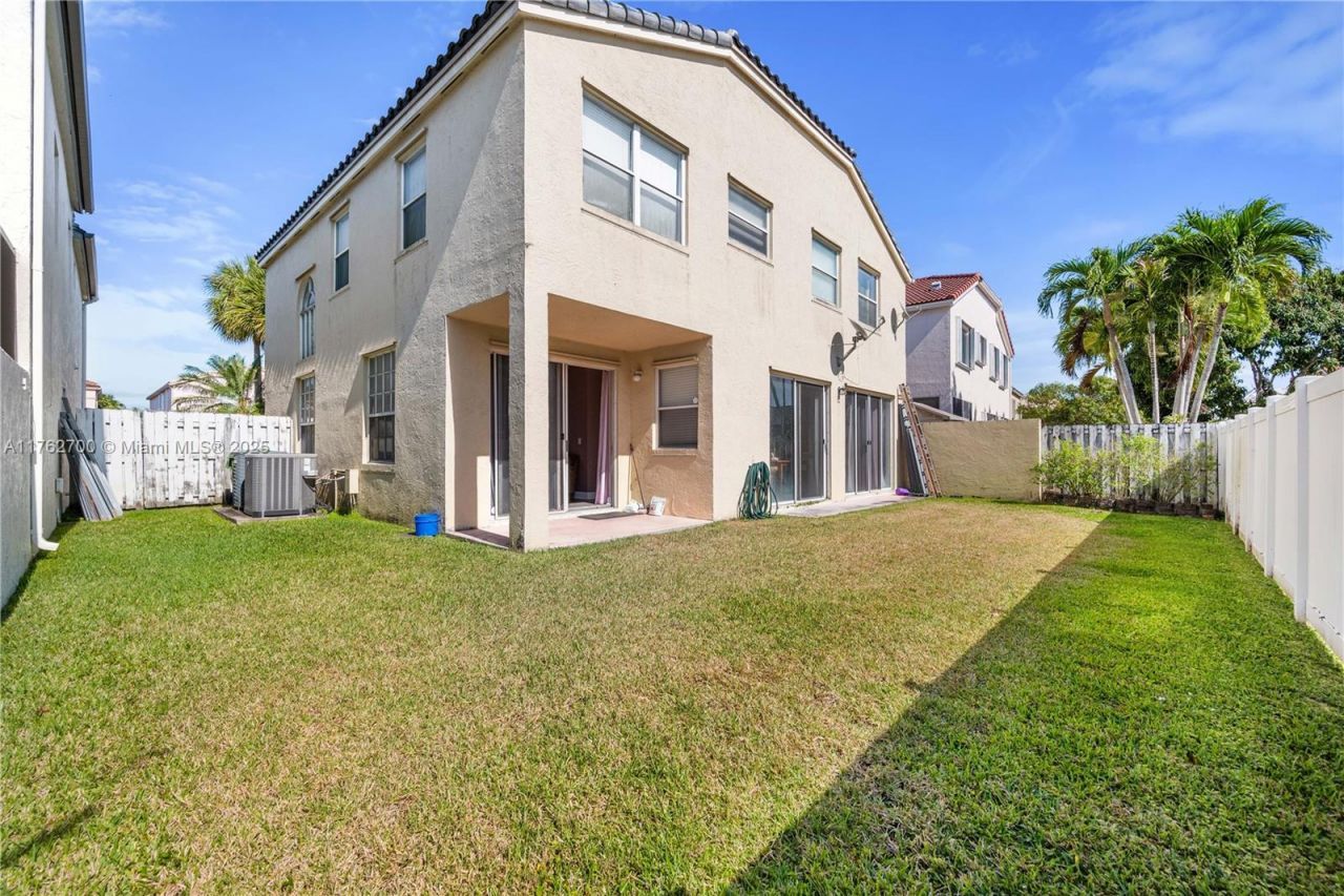 1560 NW 159th Ave, Pembroke Pines, FL 33028 Photo