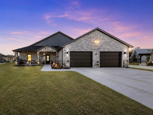 502 S Bay Court, Runaway Bay, TX 76426