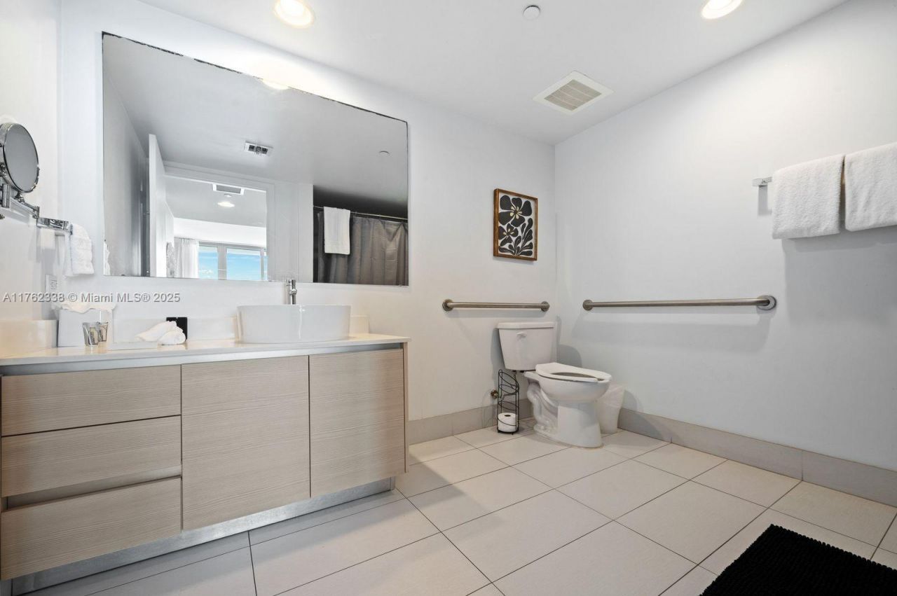 2602 E Hallandale Beach Blvd, Unit R2703, Hallandale Beach, FL 33009 Photo