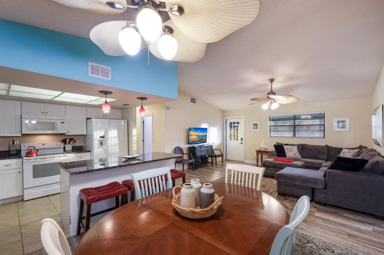 313 Magnolia Avenue, Anna Maria, FL 34216 Photo