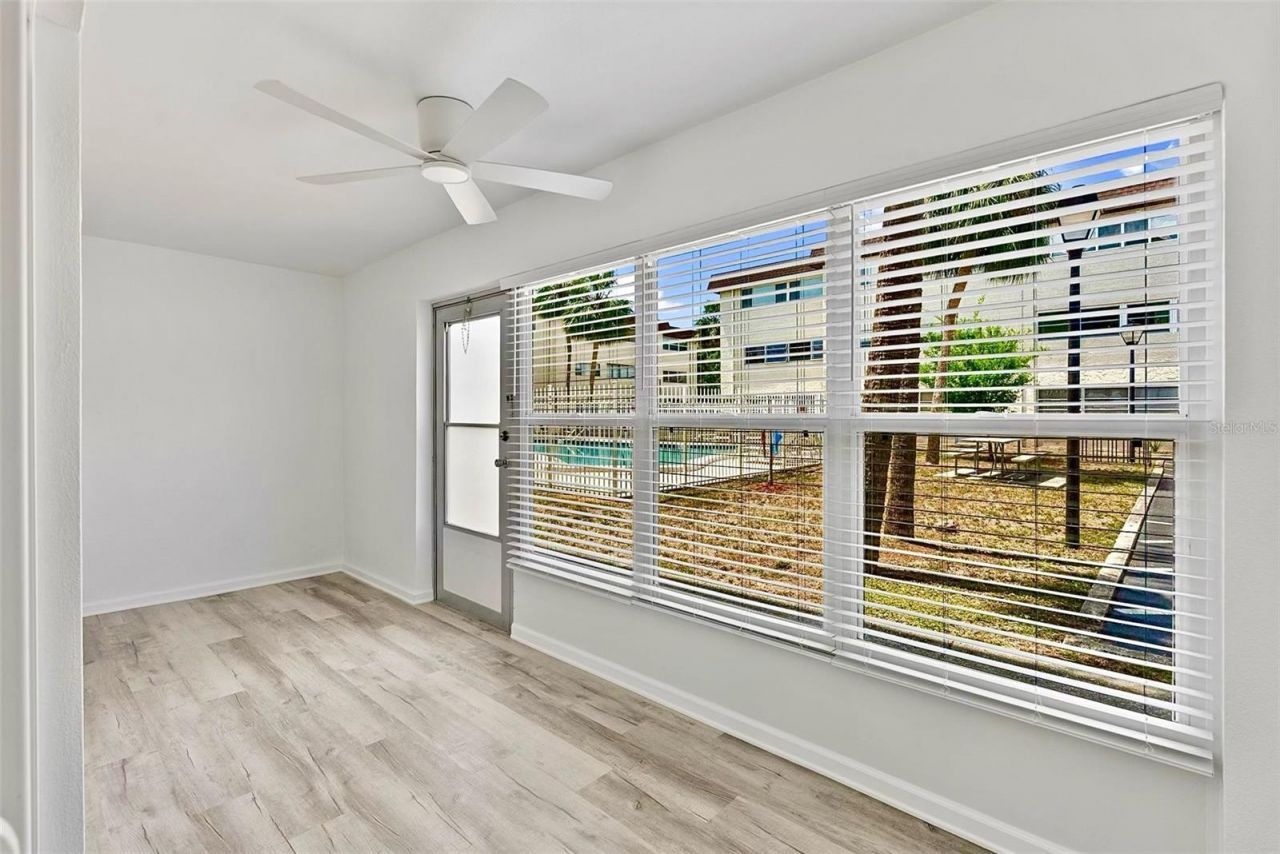 209 NE Lincoln Circle N, Unit 105, Saint Petersburg, FL 33702 Photo