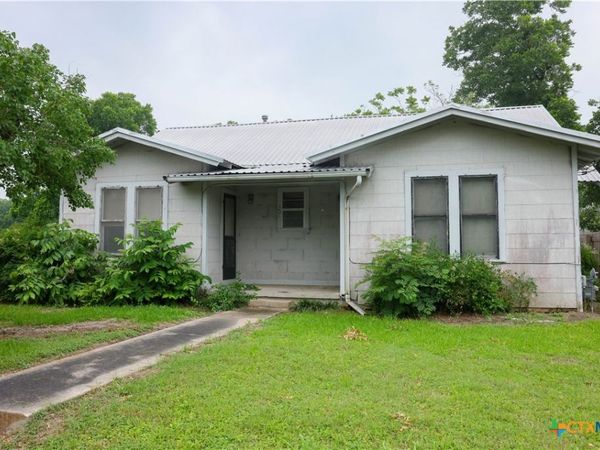 204 Orth Street, Yoakum, TX 77995