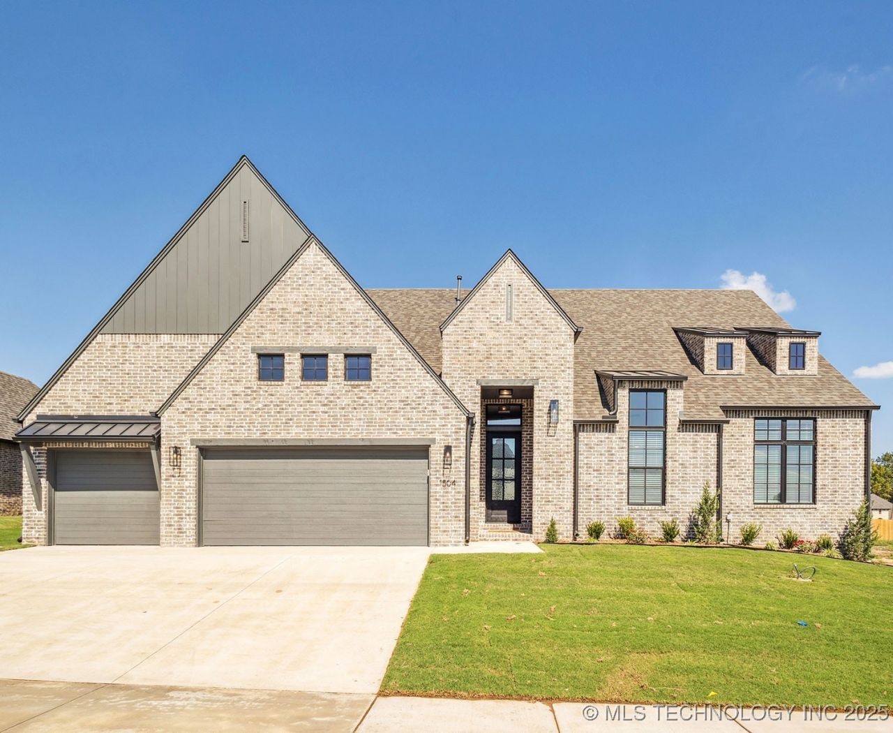 1504 Cedarwood Drive, Claremore, OK 74017 Main Photo