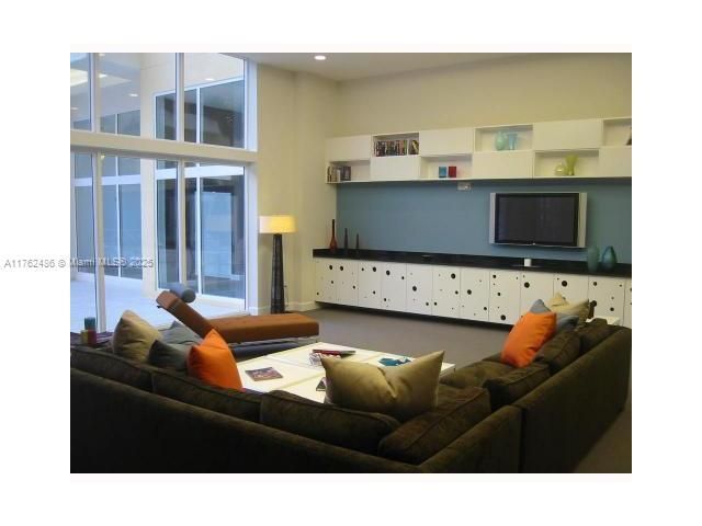 2775 NE 187th St, Unit 527, Aventura, FL 33180 Photo