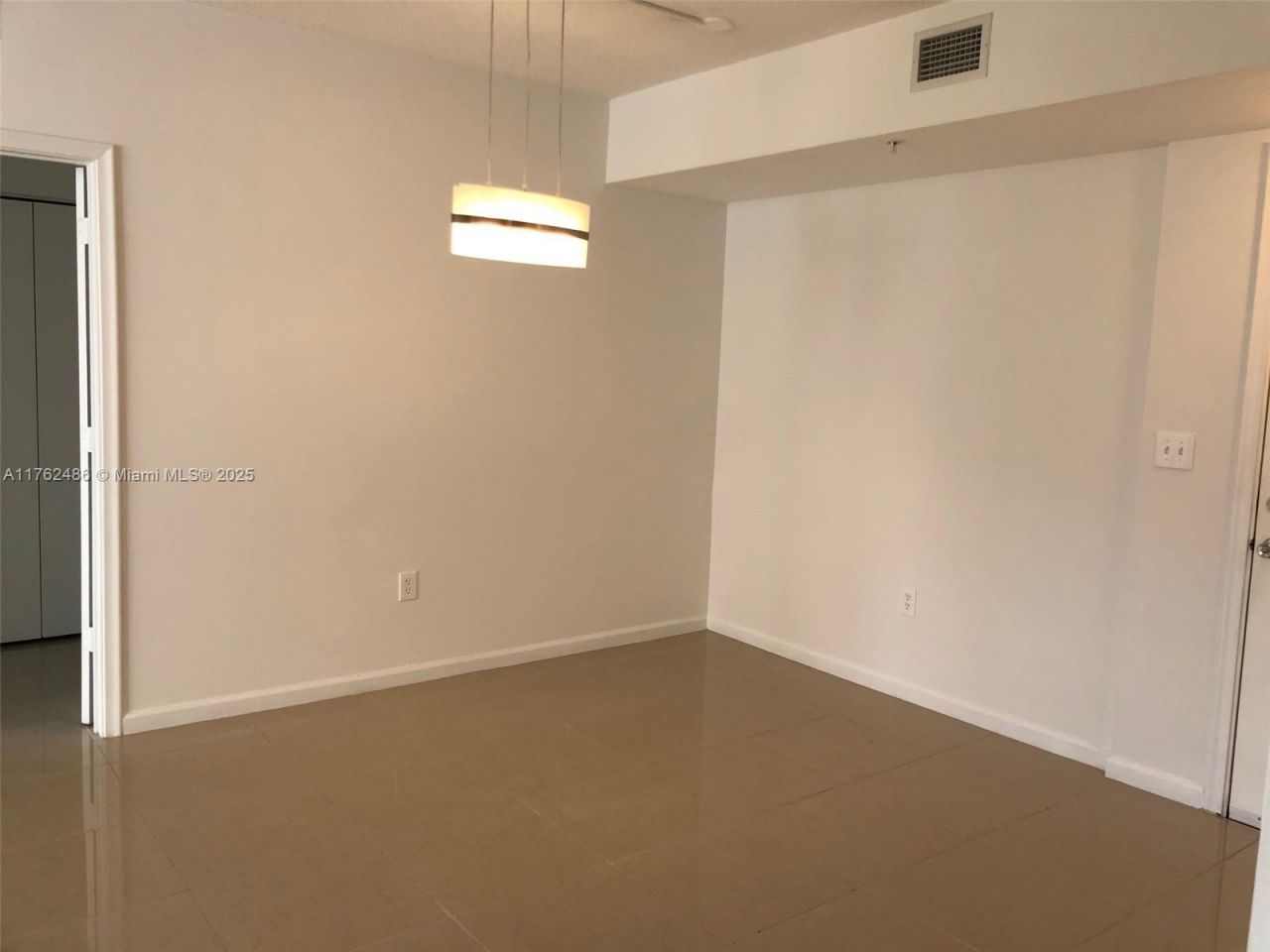 2775 NE 187th St, Unit 527, Aventura, FL 33180 Photo