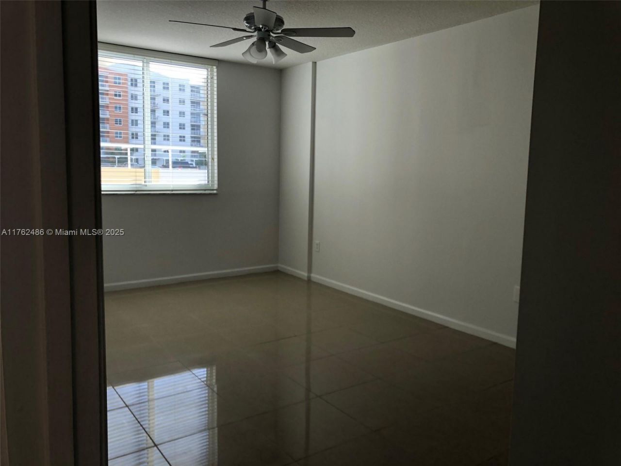 2775 NE 187th St, Unit 527, Aventura, FL 33180 Photo