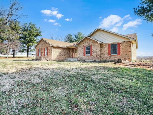 4842 Indian Hills Drive, Edwardsville, IL 62025