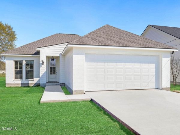 1711 E B North Street, Rayne, LA 70578