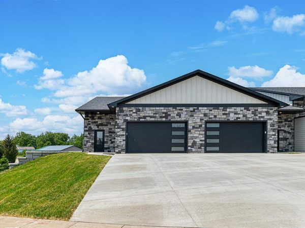 403 E Main St, Solon, IA 52333