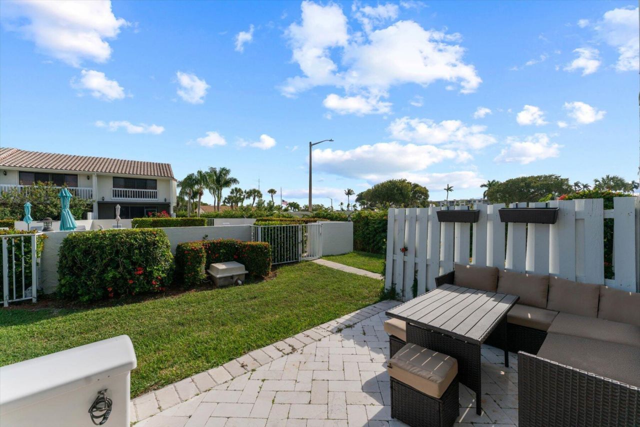 700 NE 20th Lane, Boynton Beach, FL 33435 Photo