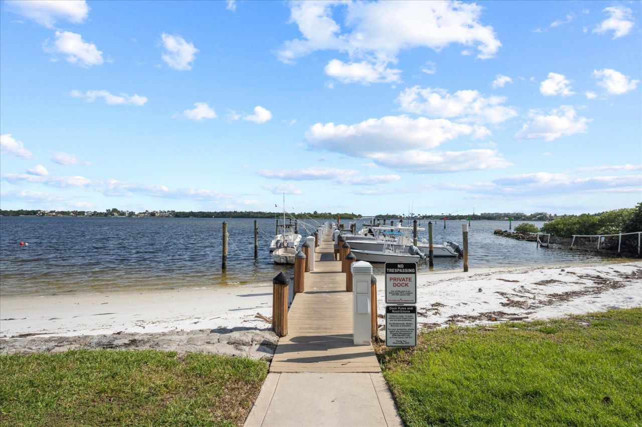 700 NE 20th Lane, Boynton Beach, FL 33435 Photo