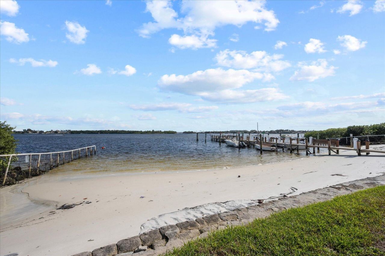 700 NE 20th Lane, Boynton Beach, FL 33435 Photo