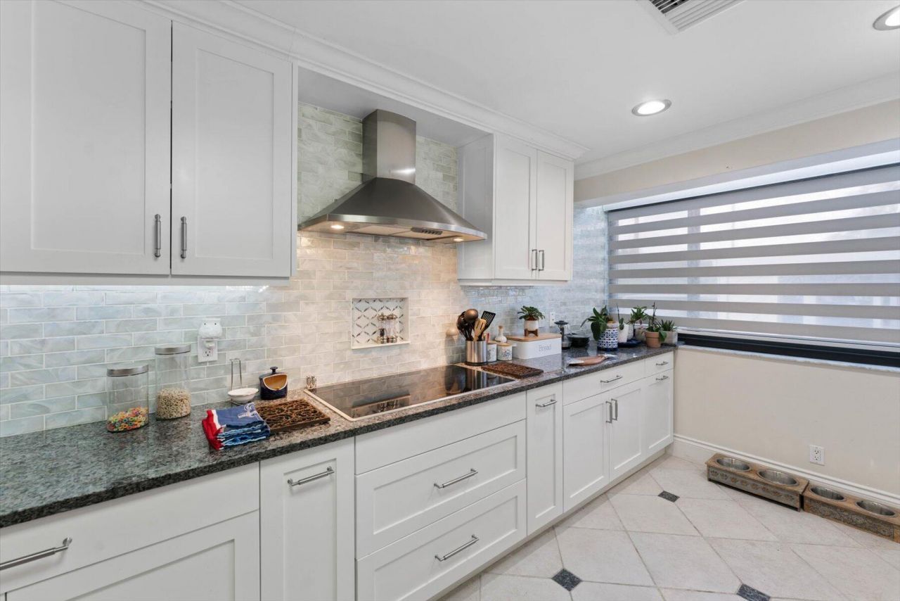 700 NE 20th Lane, Boynton Beach, FL 33435 Photo