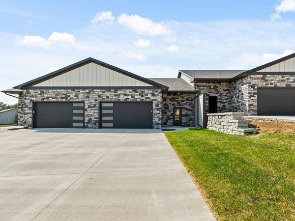 405 E Main St, Solon, IA 52333