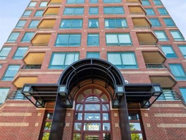 3320 SPINNAKER Lane, Detroit, MI 48207
