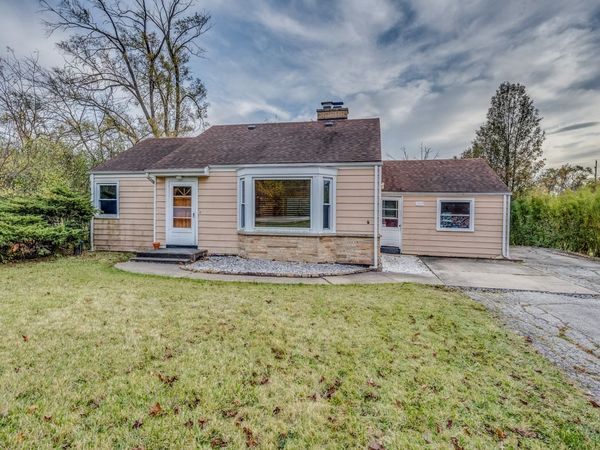 17W517 Manor Lane, Villa Park, IL 60181