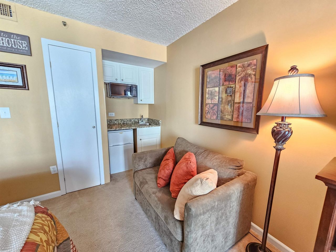 9820 Queensway Blvd. Photo 35